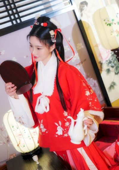 同桌隔着内裤摸出了好多水_国产无码网页在线观看