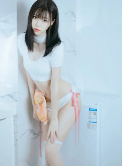 黑丝美女被爆操_4K高清免费观看