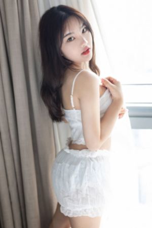 三个女教师掀起裙子打屁股视频_韩国电影在线
