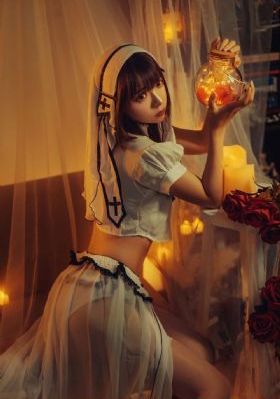 美女大胸穿内衣_1080免费观看